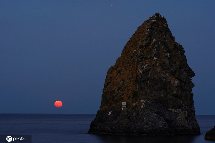 意大利海上生明月 夜景美如画