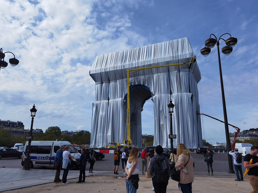 法国：凯旋门秒变“包裹” 艺术大师梦想即将实现