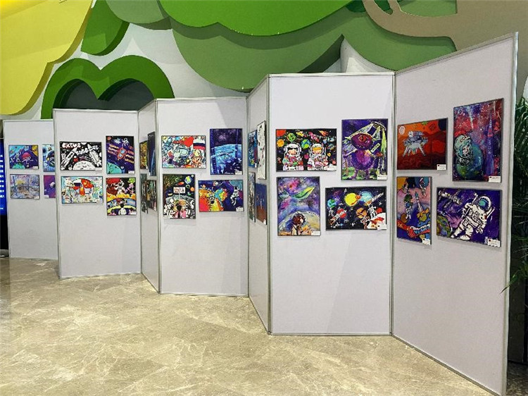 中俄航天主题儿童画展举行