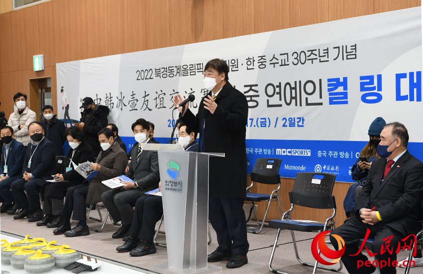 中韩冰壶友谊交流赛在韩国顺利举行