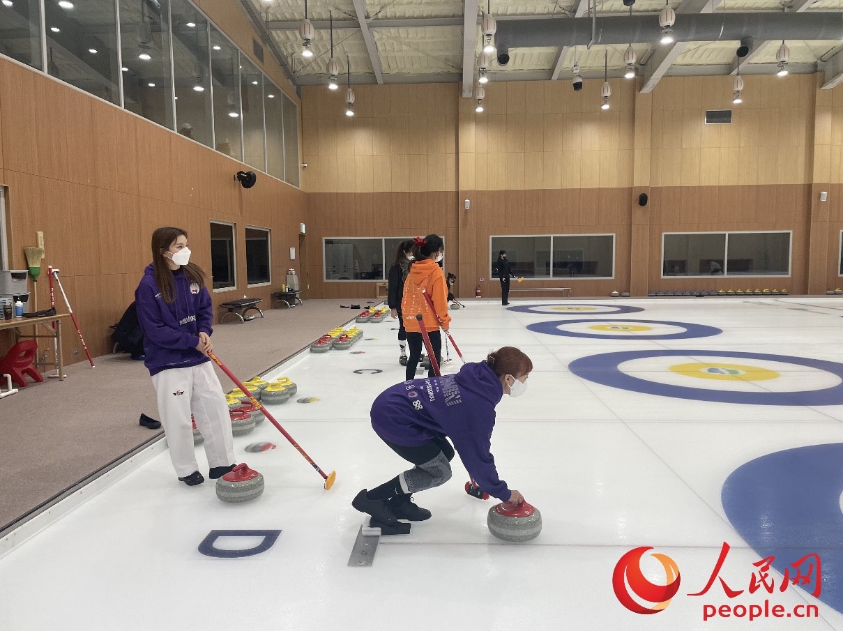 中韩冰壶友谊交流赛在韩国顺利举行