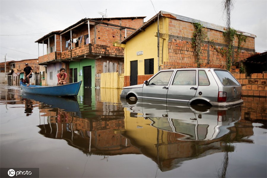 巴西帕拉州遭遇洪灾 街道变汪洋