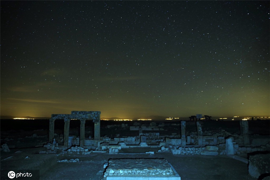 土耳其古城遗迹风采依旧 星空之下更具神秘色彩