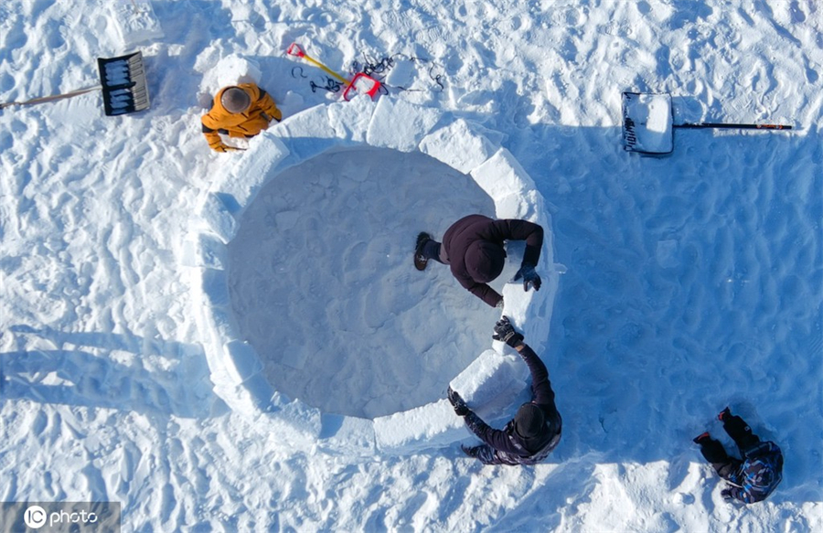 俄罗斯新西伯利亚举行冰屋节