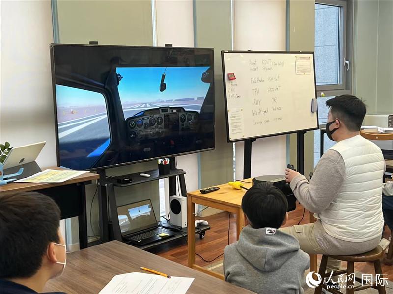 韩国学生在新媒体课堂。人民网 杨帆摄
