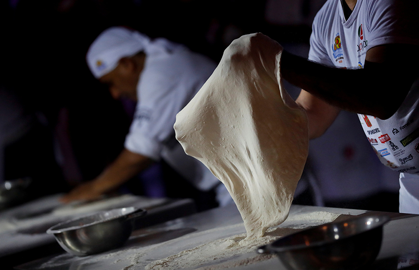 阿根廷披萨锦标赛召开 厨师们大显身手