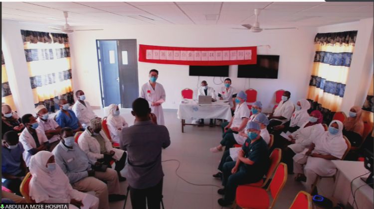 中国援桑给巴尔医疗队坚持展开医疗培训“传帮带”。中国援桑医疗队供图