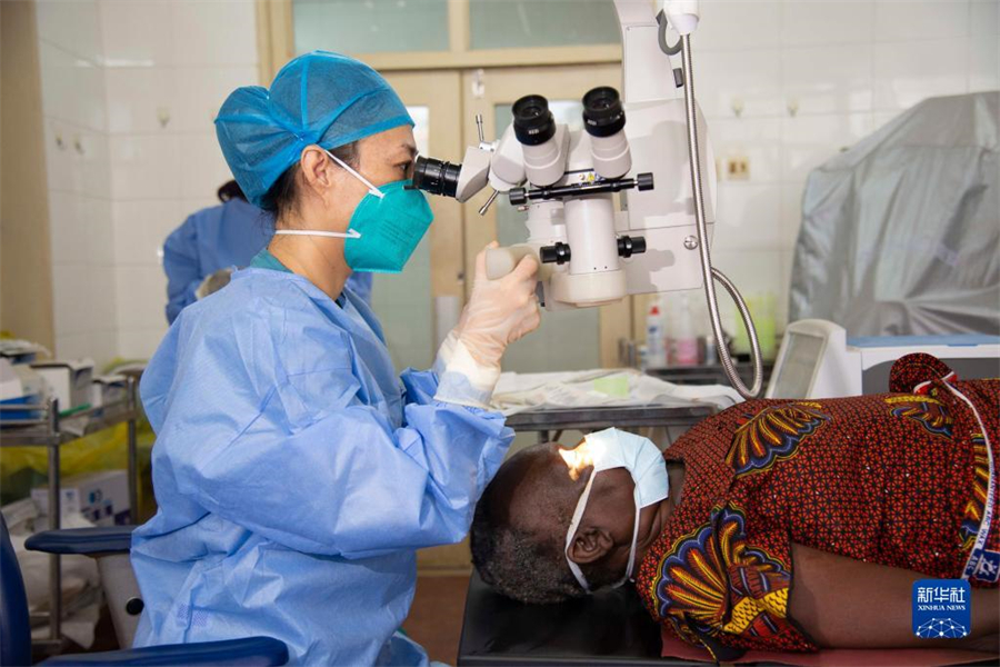 中国援中非医疗队：促进卫生合作 加深两国友谊