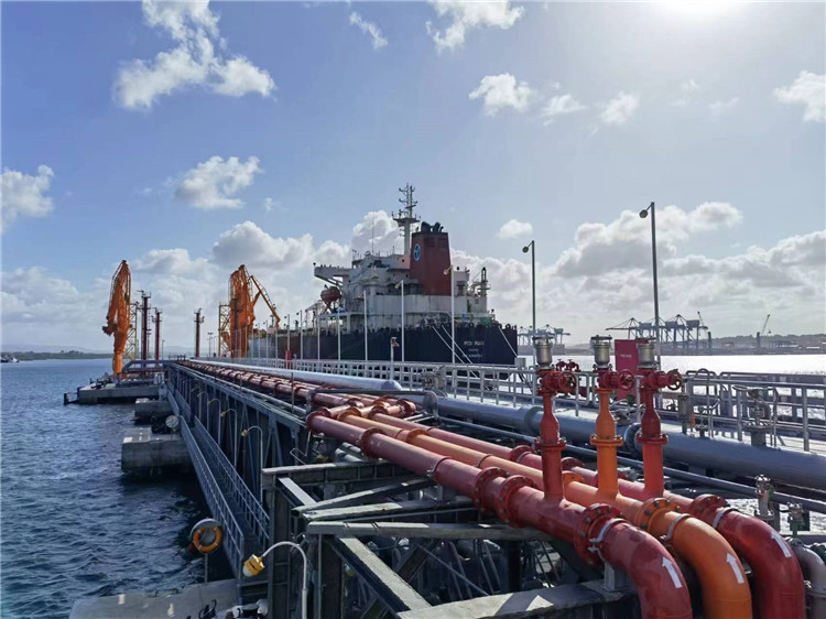 中交蒙巴萨新建KOT油码头第一次靠船及试运行圆满完成。中国交通建设集团有限责任公司供图