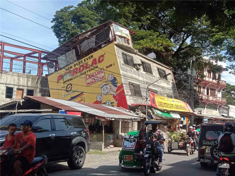 菲律宾发生7.0级地震 部分房屋损毁严重