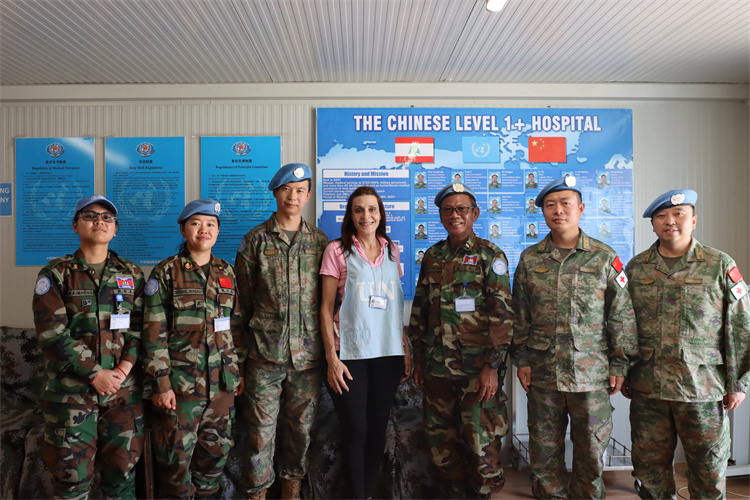 中国第二十一批赴黎维和医疗分队出色完成“天使救援”演习任务。胡慧琦摄