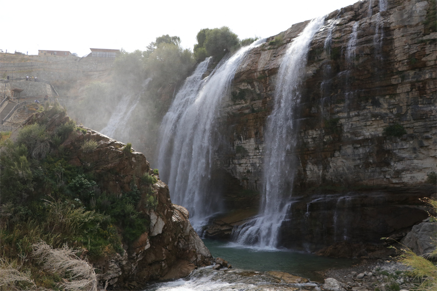 土耳其埃尔祖鲁姆瀑布景色壮观