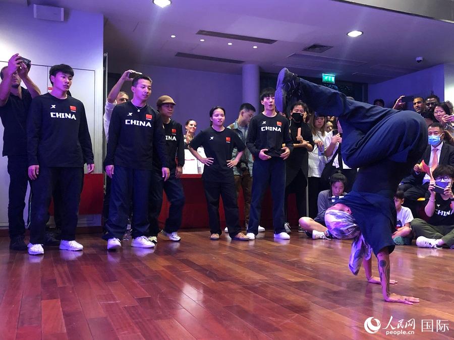 中法霹雳舞表演交流会在巴黎中国文化中心举办