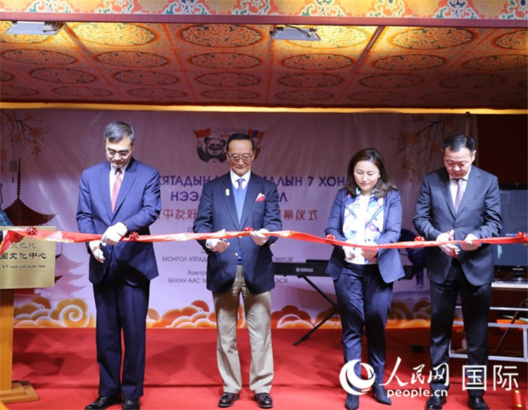 2022年9月26日，蒙中两国嘉宾共同为“蒙中友好周”开幕式剪彩。人民网记者 霍文摄