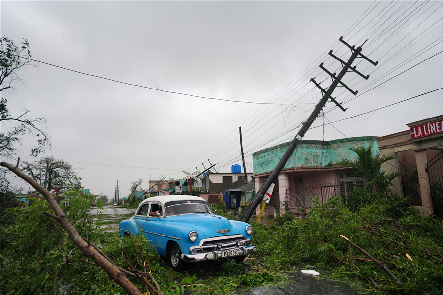飓风“伊恩”袭击古巴 西部地区受损严重
