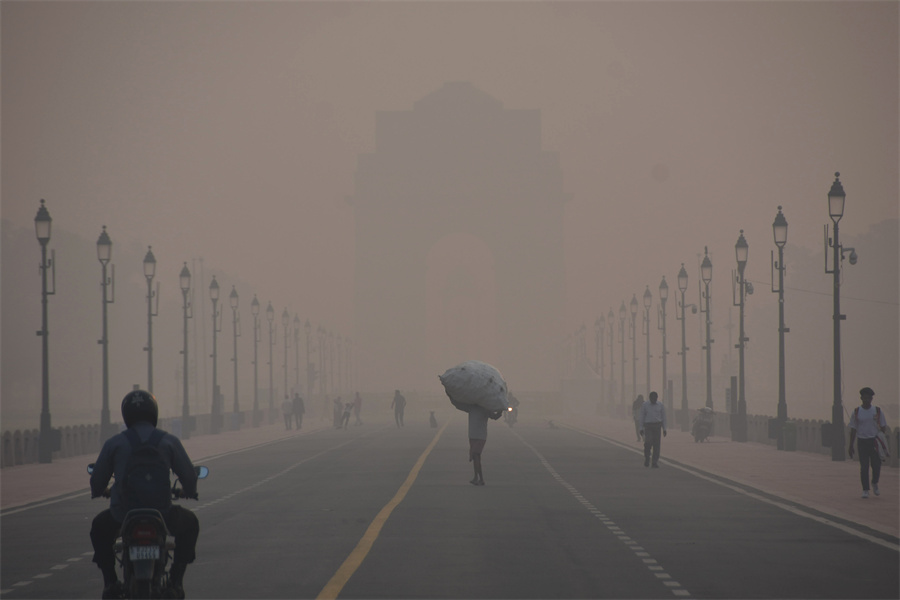 空气污染加重 印度新德里叫停建筑施工
