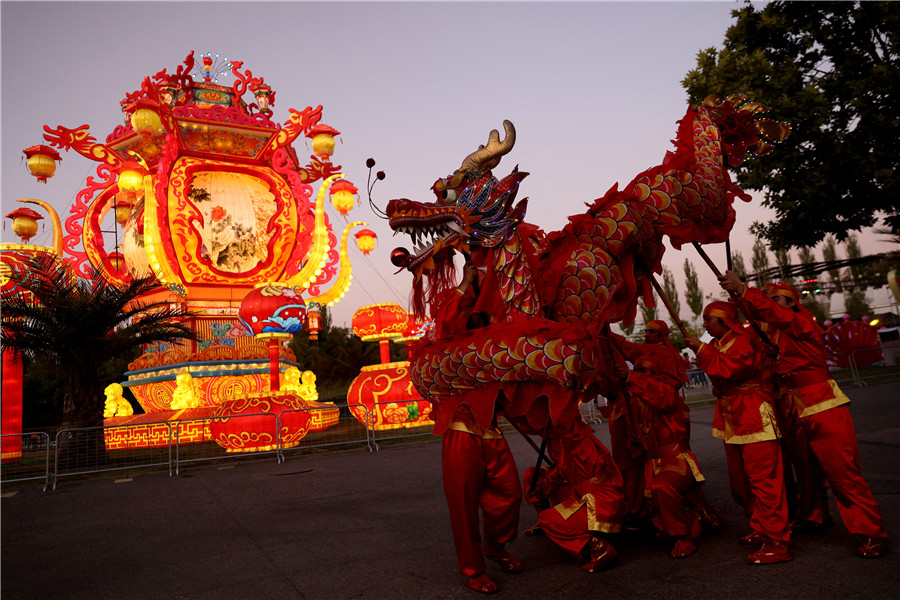 智利圣地亚哥举行“中国彩灯节”