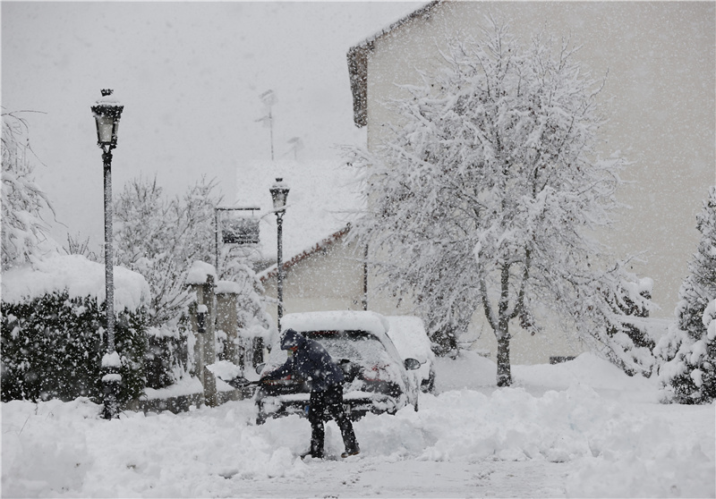 强风暴杰拉德登陆西班牙引发多地雨雪天气