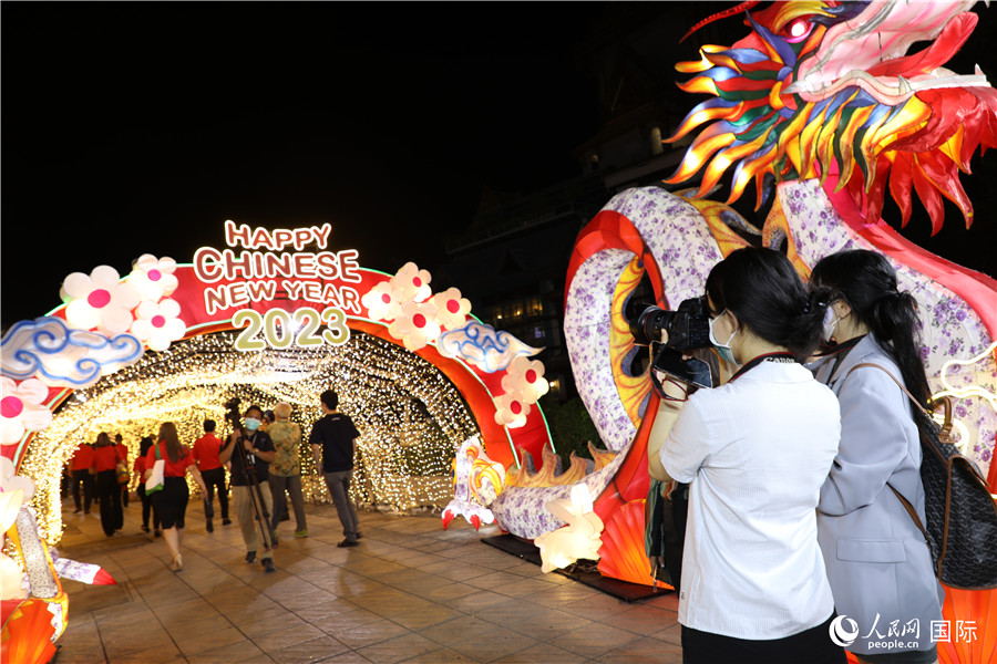 “点亮耀华力”彩灯展开启2023年泰国“欢乐春节”系列活动