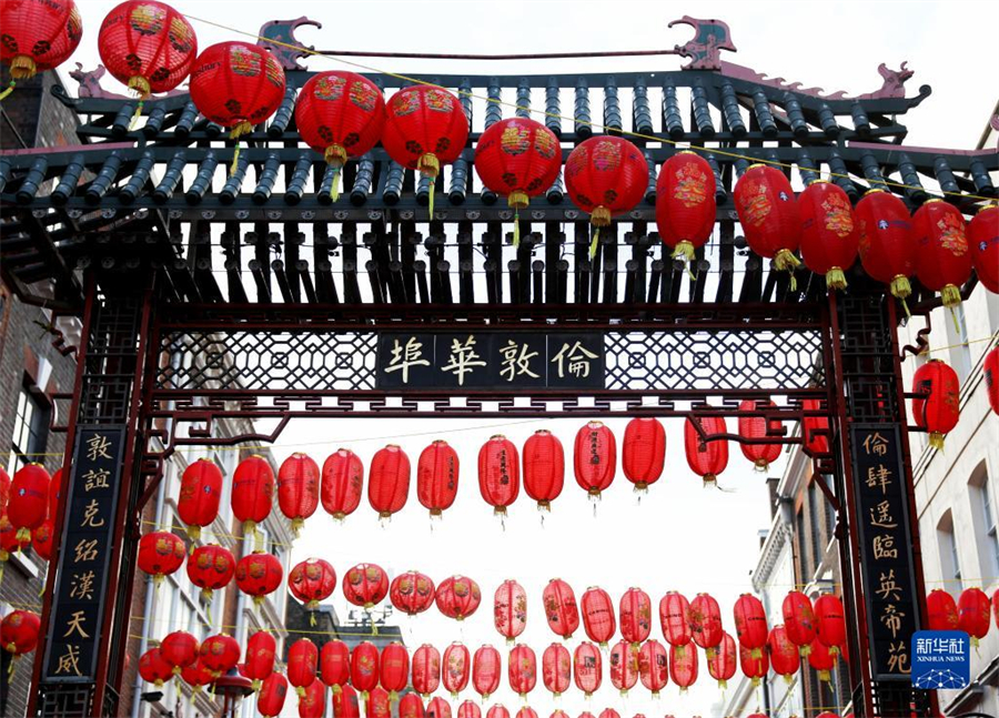 这是1月20日在英国伦敦中国城拍摄的红灯笼。中国农历新春临近，伦敦中国城年味已浓。新华社记者 李颖 摄