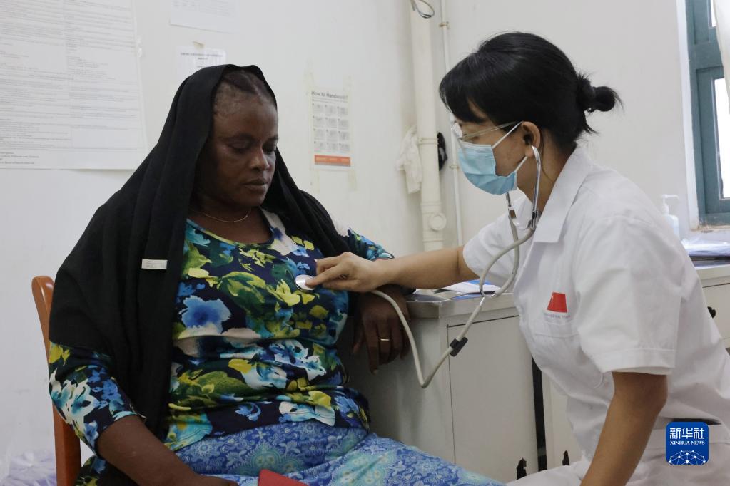 第23批中国援塞拉利昂医疗队救治当地病人2万余名