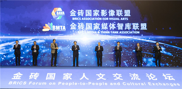 与会嘉宾共同启动金砖国家影像联盟、金砖国家媒体智库联盟成立。段崴摄