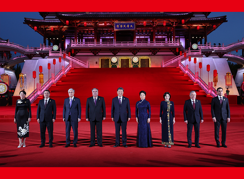 习近平和彭丽媛为出席峰会的中亚国家元首夫妇举行欢迎仪式和宴会
