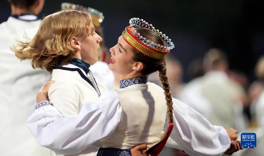 拉脱维亚举办大型团体舞蹈表演活动