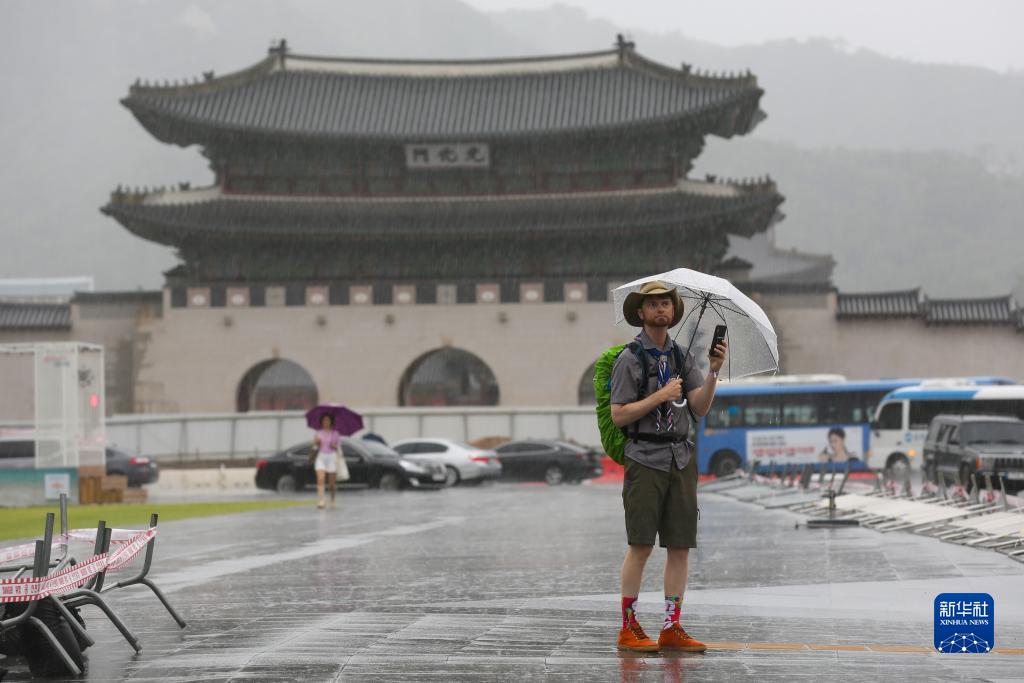 台风“卡努”来袭 韩国普降暴雨