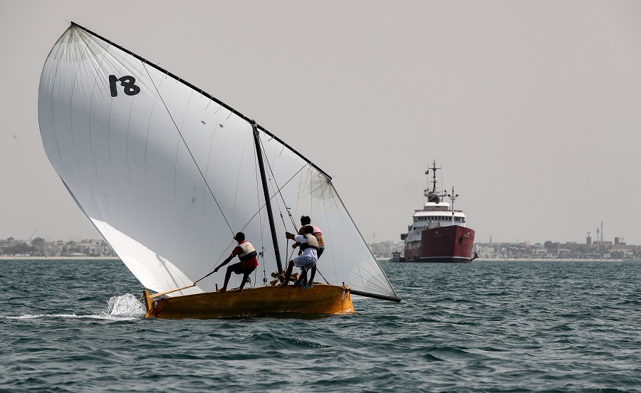 阿联酋迪拜举行传统单桅帆船赛