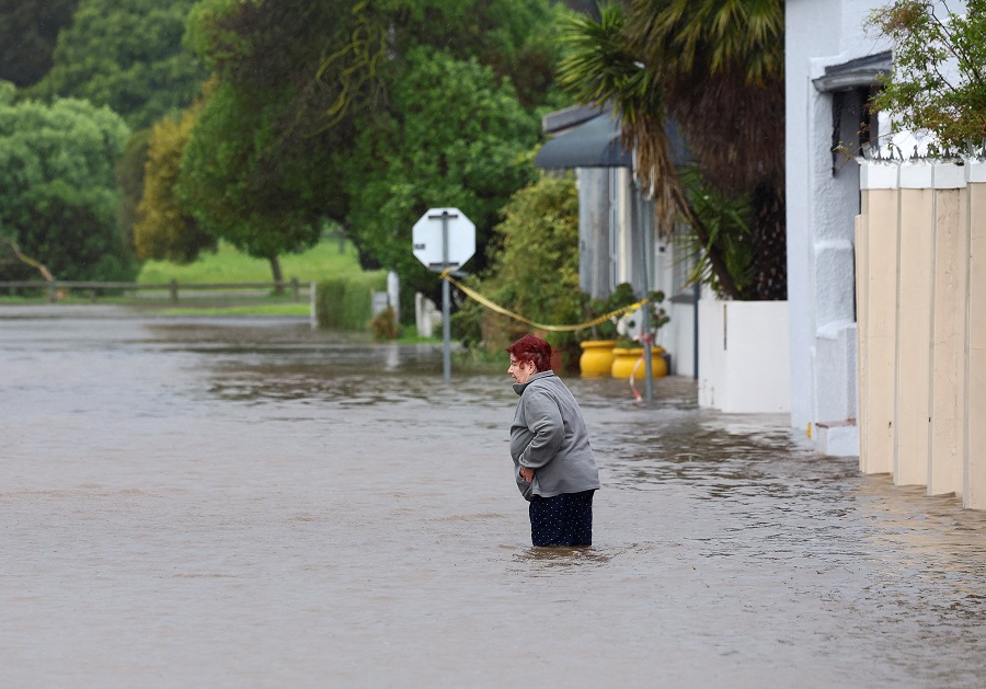 南非西开普省遭洪水侵袭