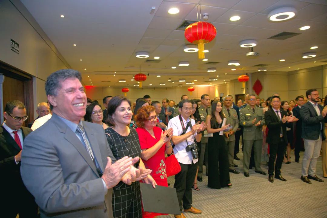 現地時間9月26日、中国のレシフェ総領事館は中華人民共和国成立74周年を祝うレセプションを開催した。レシフェ駐在中国総領事館供図