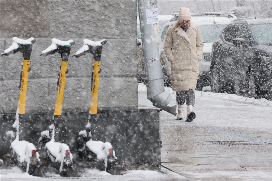 俄罗斯叶卡捷琳堡迎来降雪