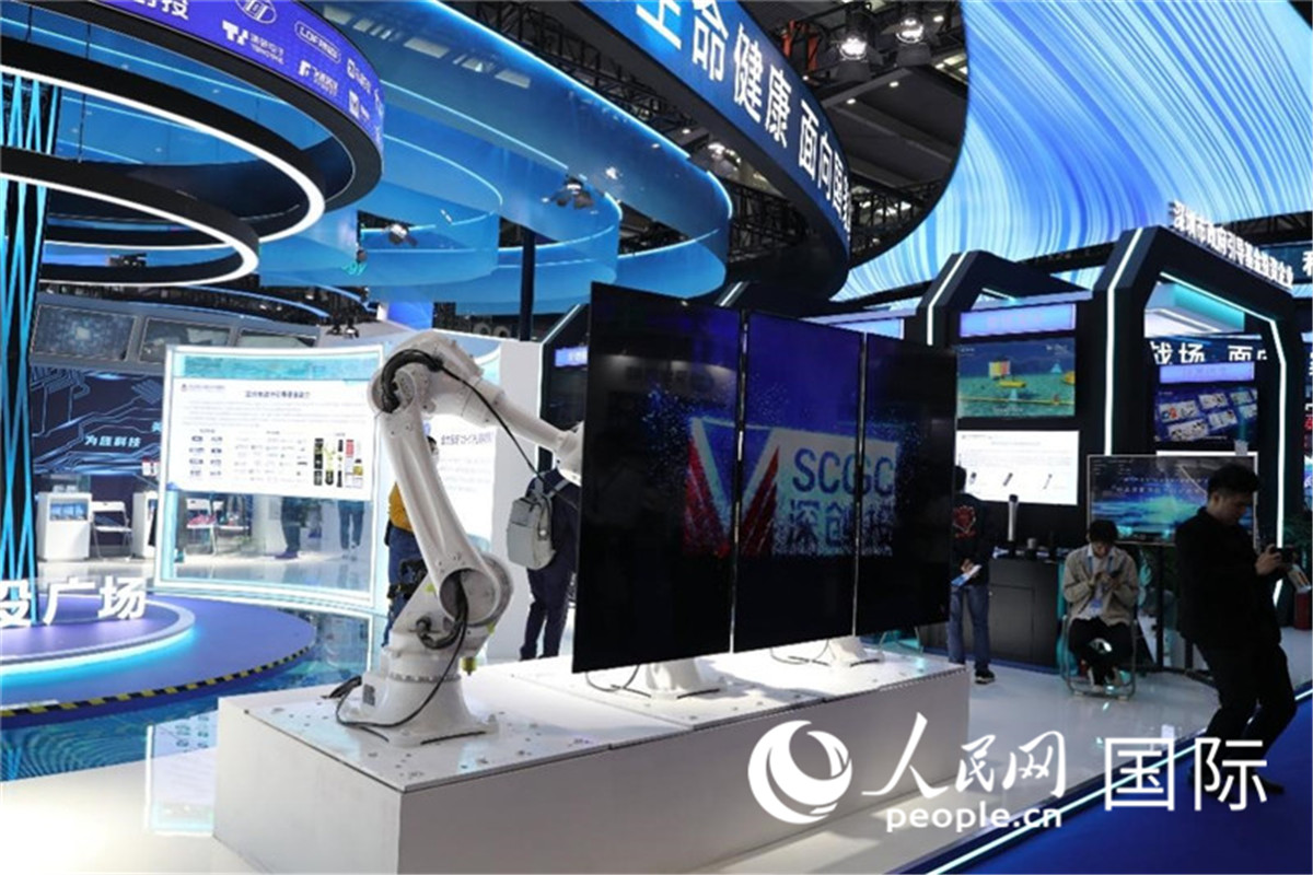 第25届中国国际高新技术成果交易会15日在深圳开幕，图为展区一角（人民网记者 鲁扬摄）