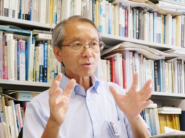 日本创价大学教授高桥强接受人民网采访。(视频截图)