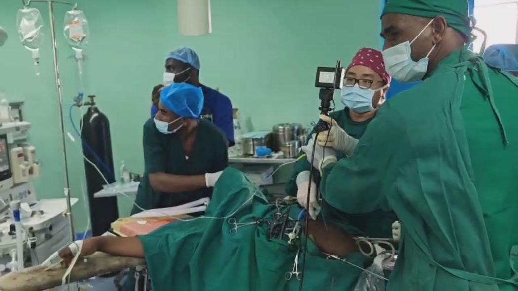 中国援桑给巴尔医疗队成功开展当地首例双镜联合胆道手术