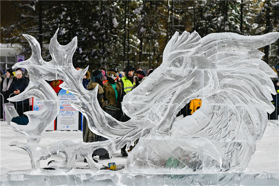俄罗斯摩尔曼斯克州小镇举办冰雪节