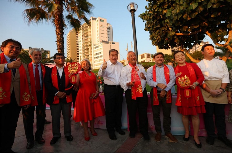 嘉宾合影。中国驻秘鲁大使馆供图