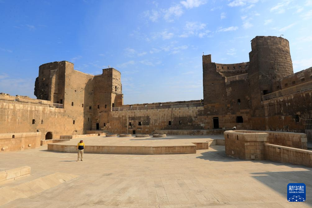 这是2月18日在埃及开罗萨拉丁城堡拍摄的修复后开放的两座塔楼。新华社记者 隋先凯 摄