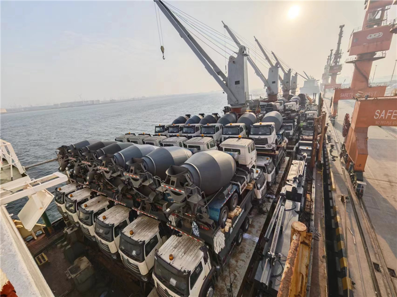 中苏海运直航货轮满载货物。中国驻苏里南大使馆供图