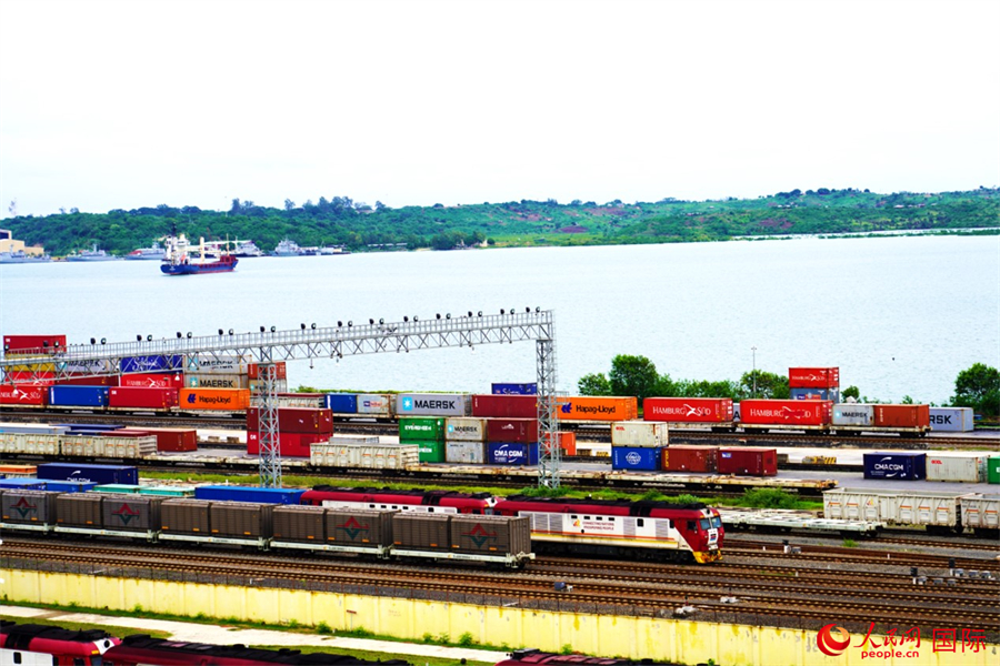  A freight train is going to Nairobi at Leitz Port of Mombasa Nairobi Railway. Photographed by Huang Weixin, reporter of People's Daily Online