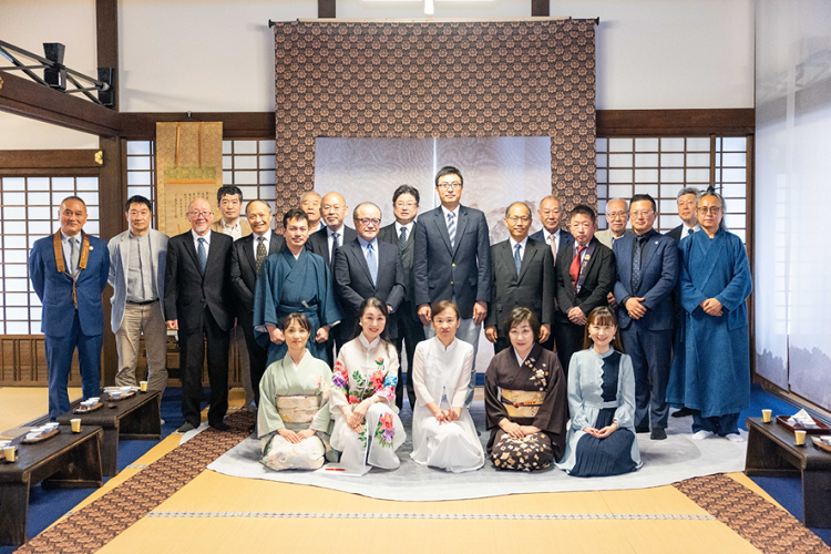 “茶和天下·隐元禅师大茶会”在日本京都宇治举行(图1)