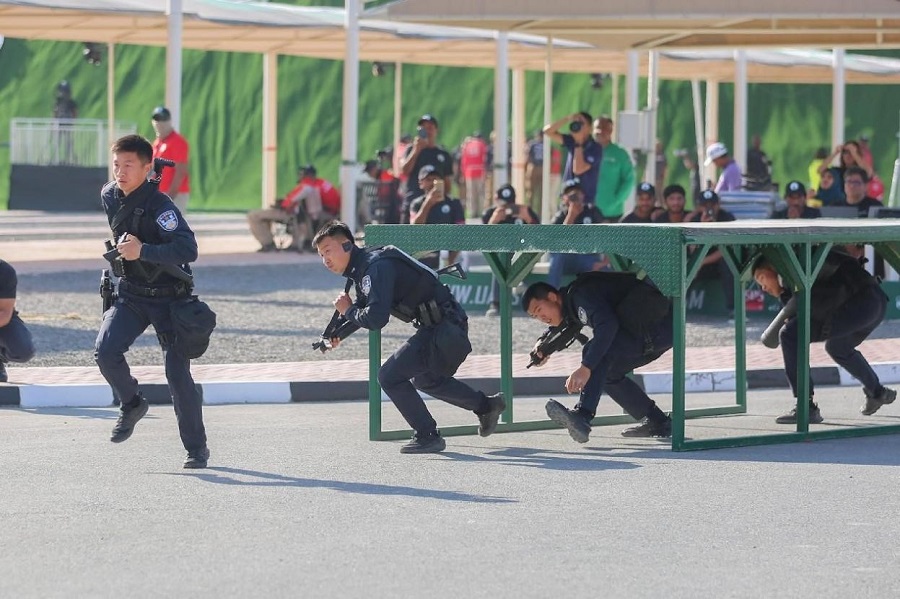 中国特警队员在比赛中。人民网 塔里克·易卜拉欣摄