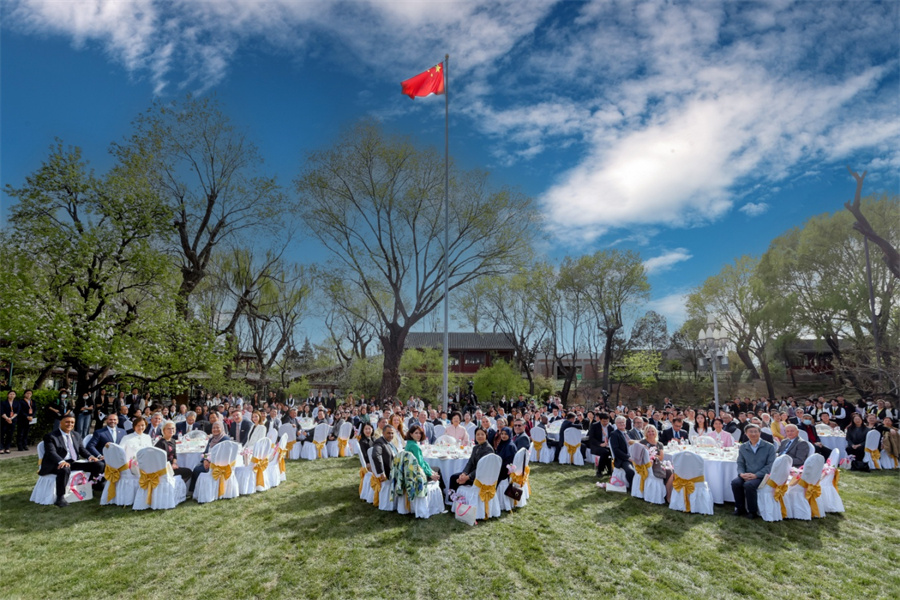 4月7日，2025年海棠花荟暨海棠诗会活动在北京宋庆龄故居举行。  中国宋庆龄基金会供图