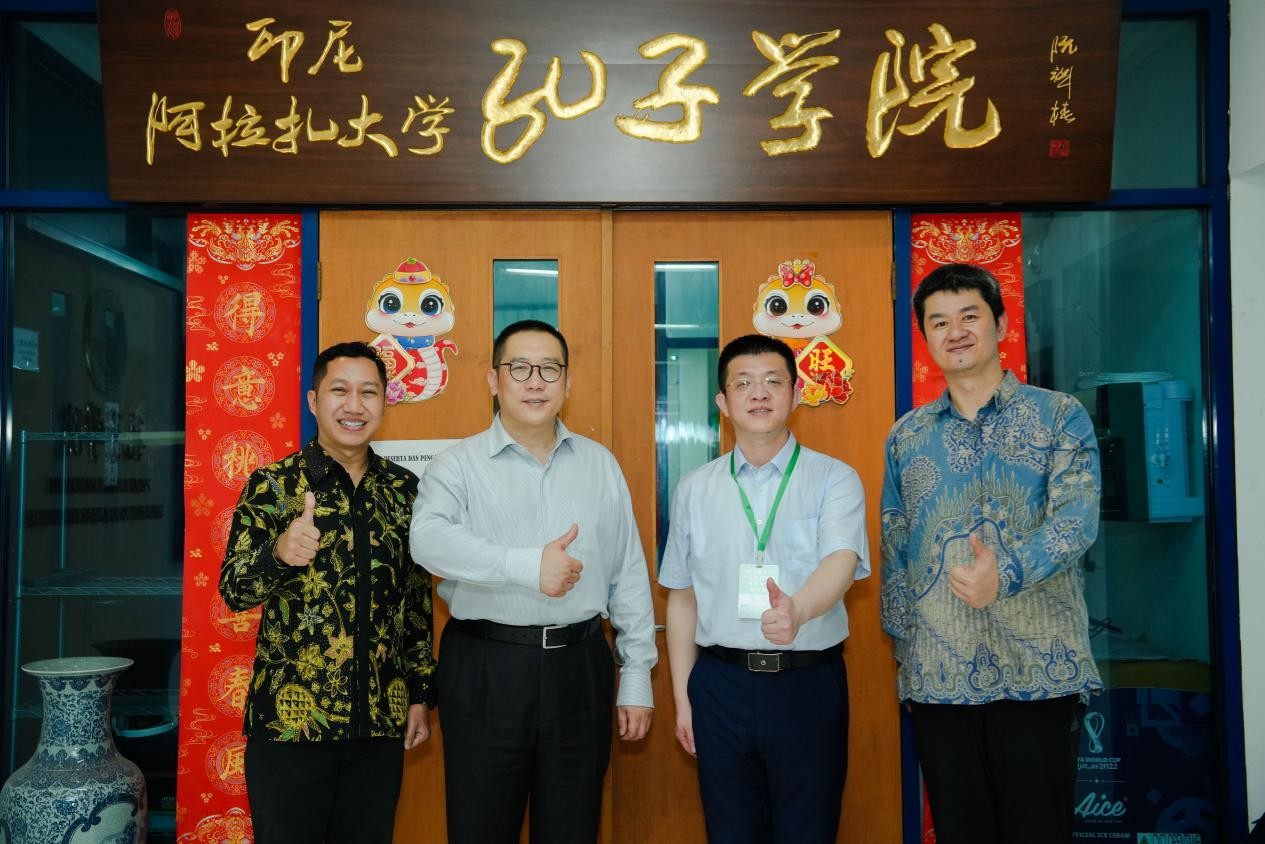 参加活动的嘉宾合影。主办方供图