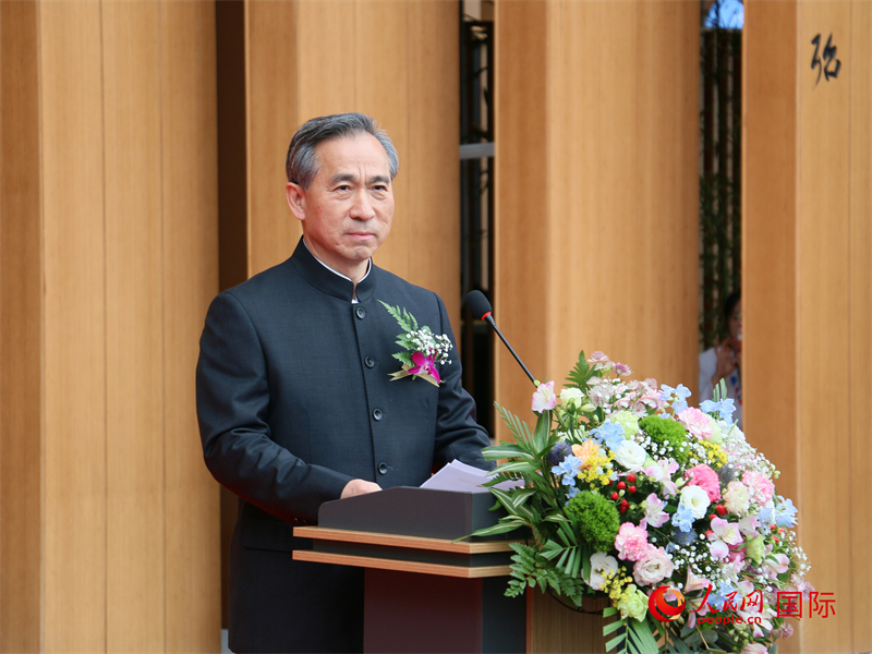 4月13日，2025年日本大阪世博会中国馆举行开馆仪式，中国贸促会会长任鸿斌出席并致辞。人民网 许可摄