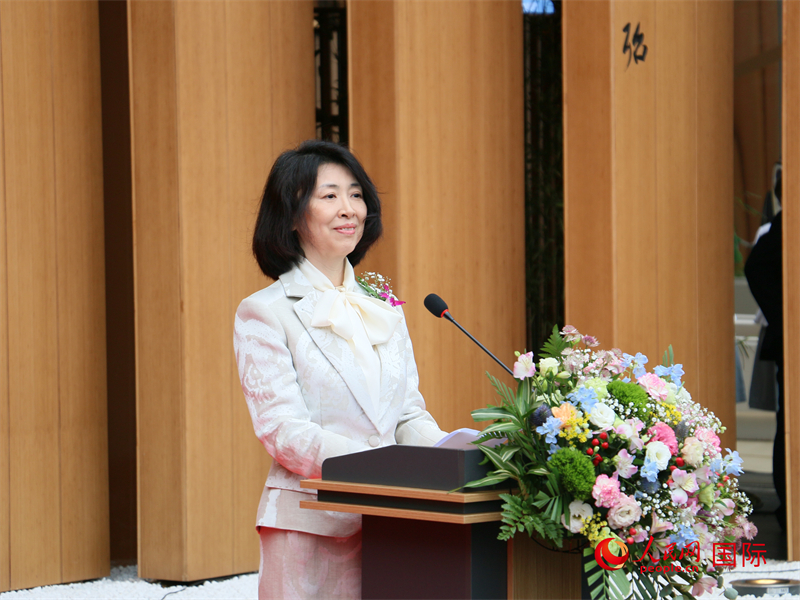 4月13日，2025年日本大阪世博会中国馆举行开馆仪式，中国馆政府总代表、中国贸促会副会长李庆霜主持仪式。人民网 许可摄