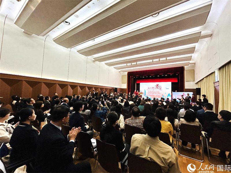 4月15日下午，第四届“镜彩中国——日本人眼中的中国摄影大赛”颁奖典礼在日本东京中国驻日本大使馆举办。人民网 许可摄