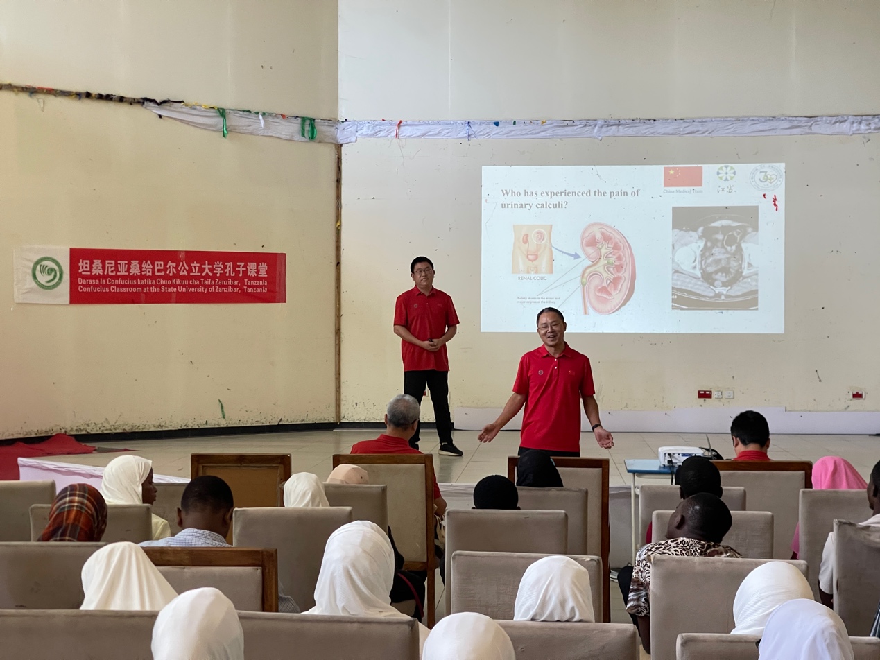 肾结石防治 培训。中国援桑医疗队供图