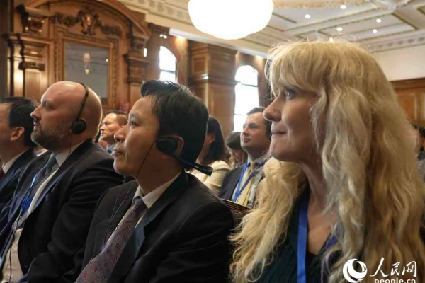 中英政商届代表参加天津投资环境推介会。杨浩鹏摄